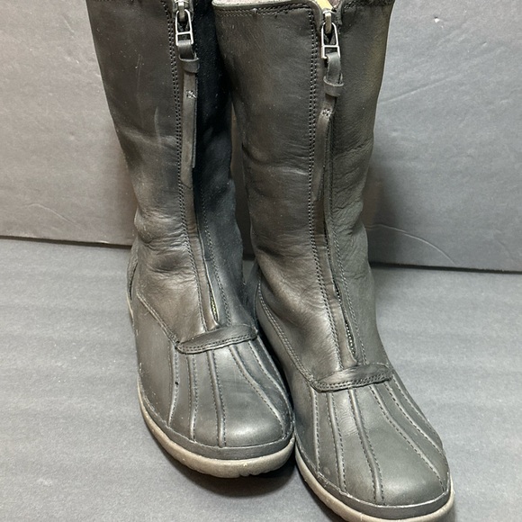 UGG Waterproof Leather Winter Boots (Size 8 US) - Picture 6 of 9